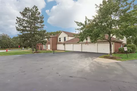 810 E Kings Row #6, Palatine, IL 60074