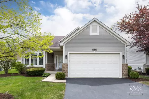 16114 Seneca Lake Cir, Crest Hill, IL 60403