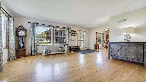 Living - 1008 Mary Ave, Dixon, IL 61021 photo 4 of 7
