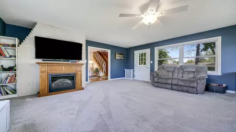 Living - 1008 Mary Ave, Dixon, IL 61021 photo 6 of 7