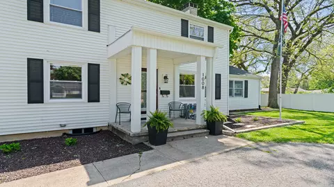 Exterior - 1008 Mary Ave, Dixon, IL 61021 photo 3 of 10