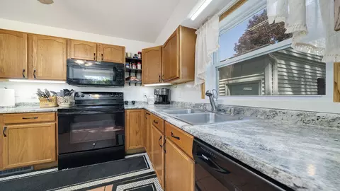 Kitchen - 1008 Mary Ave, Dixon, IL 61021 photo 3 of 4