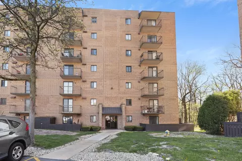 6040 Lake Bluff Dr #202, Tinley Park, IL 60477