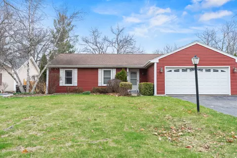 716 Dartmouth Dr, Island Lake, IL 60042