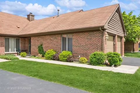736 Picardy Cir, Northbrook, IL 60062