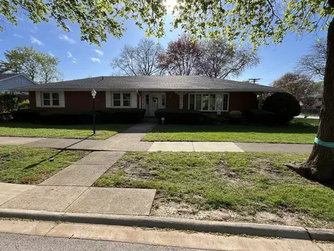 102 S Kennicott Ave, Arlington Heights, IL 60005