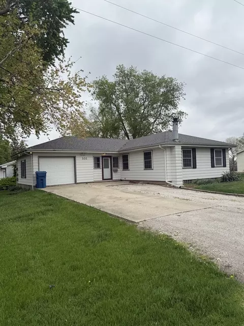 101 White Rd, Stanford, IL 61774