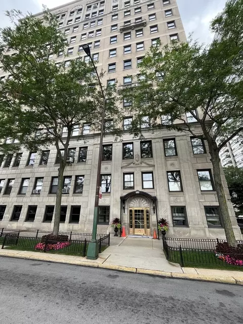 3530 N Lake Shore Dr #5B, Chicago, IL 60657