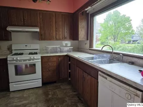 242 Main St, Carthage, IL 62321 photo 2