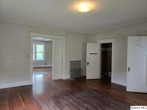 242 Main St, Carthage, IL 62321 photo 11