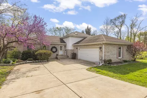 210 E Circle Dr, New Lenox, IL 60451