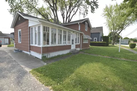 9910 Illinois St, Hebron, IL 60034