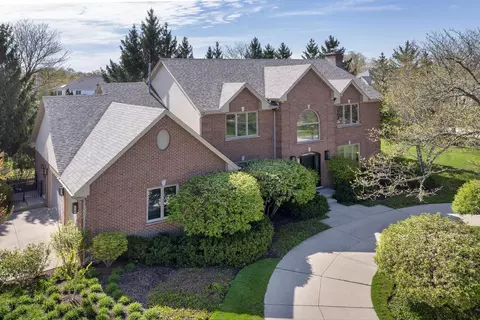 1510 Windy Hill Dr, Northbrook, IL 60062