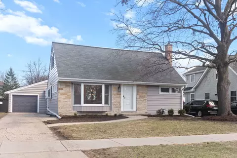 219 N Pine St, Mount Prospect, IL 60056