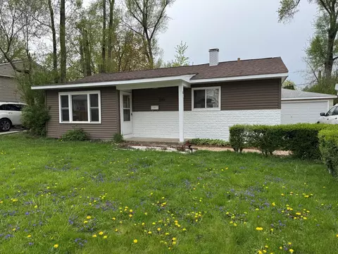 24 Birch St, Carpentersville, IL 60110