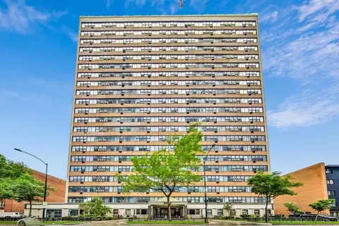 6030 N Sheridan Rd #411, Chicago, IL 60660