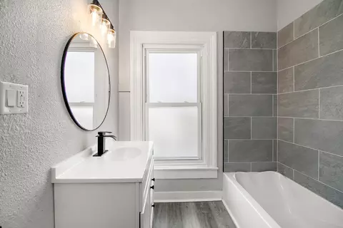 Bath - 215 S Chicago Ave, Kankakee, IL 60901 photo 3 of 4