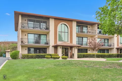 7448 Ponderosa Ct #1A, Orland Park, IL 60462