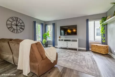Living - 4524 Deames St, Plano, IL 60545 photo 2 of 2