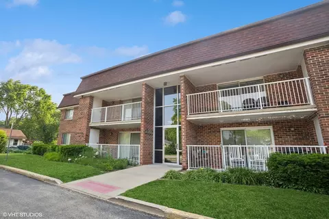 1101 Mercury Dr #1C, Schaumburg, IL 60193