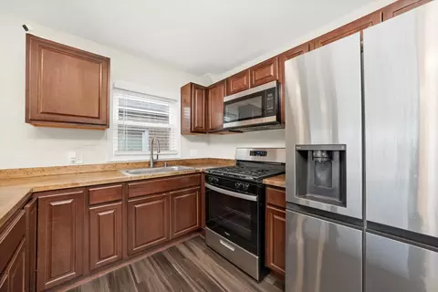 Kitchen - 7619 W 63rd Pl, Summit, IL 60501 photo 3 of 3