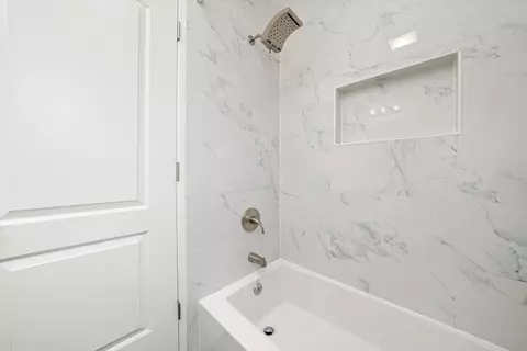 Bath - 7619 W 63rd Pl, Summit, IL 60501 photo 1 of 2