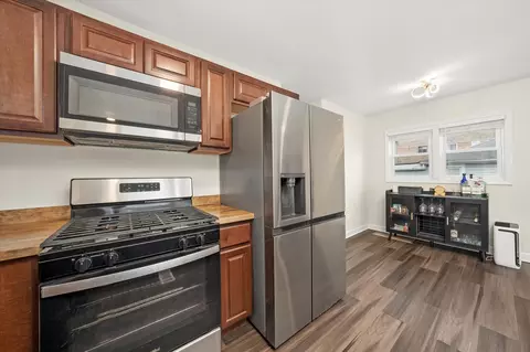 Kitchen - 7619 W 63rd Pl, Summit, IL 60501 photo 2 of 3