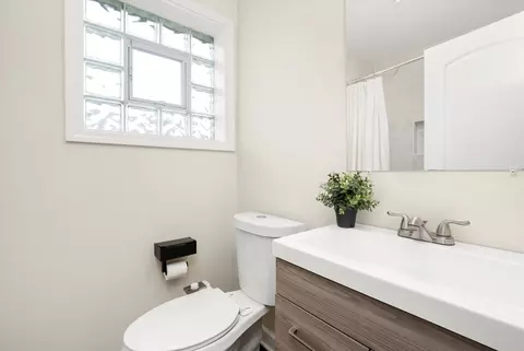 Bath - 7619 W 63rd Pl, Summit, IL 60501 photo 2 of 2