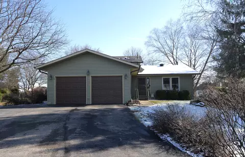 1502 Cobblestone Ct, Johnsburg, IL 60051