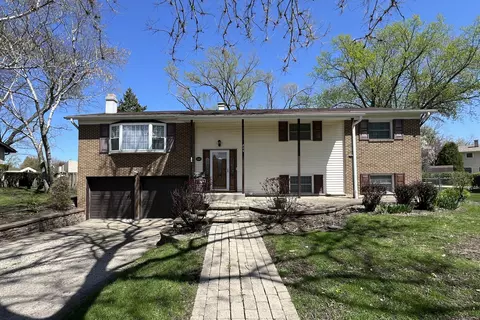 245 N Morris Dr, Palatine, IL 60074