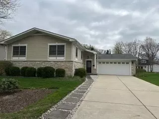 828 Liberty Bell Ln, Libertyville, IL 60048