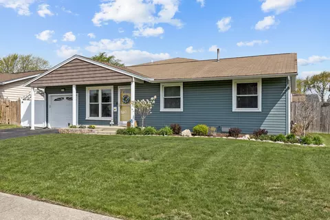 1076 Cernan Ct, Elk Grove Village, IL 60007