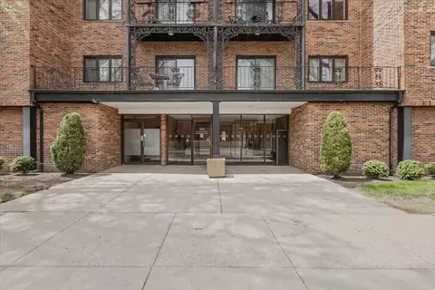 434 Clinton Pl #306, River Forest, IL 60305