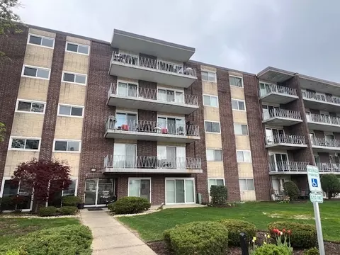 2900 Maple Ave #5A, Downers Grove, IL 60515