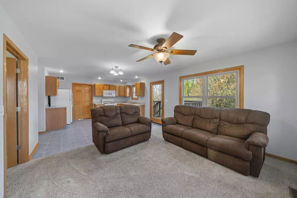 Living - 309 Kurt Ln, Kirkland, IL 60146 photo 6 of 7