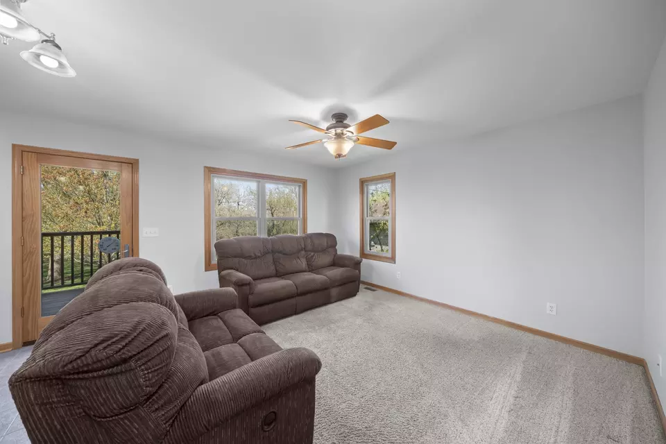 Living - 309 Kurt Ln, Kirkland, IL 60146 photo 5 of 7