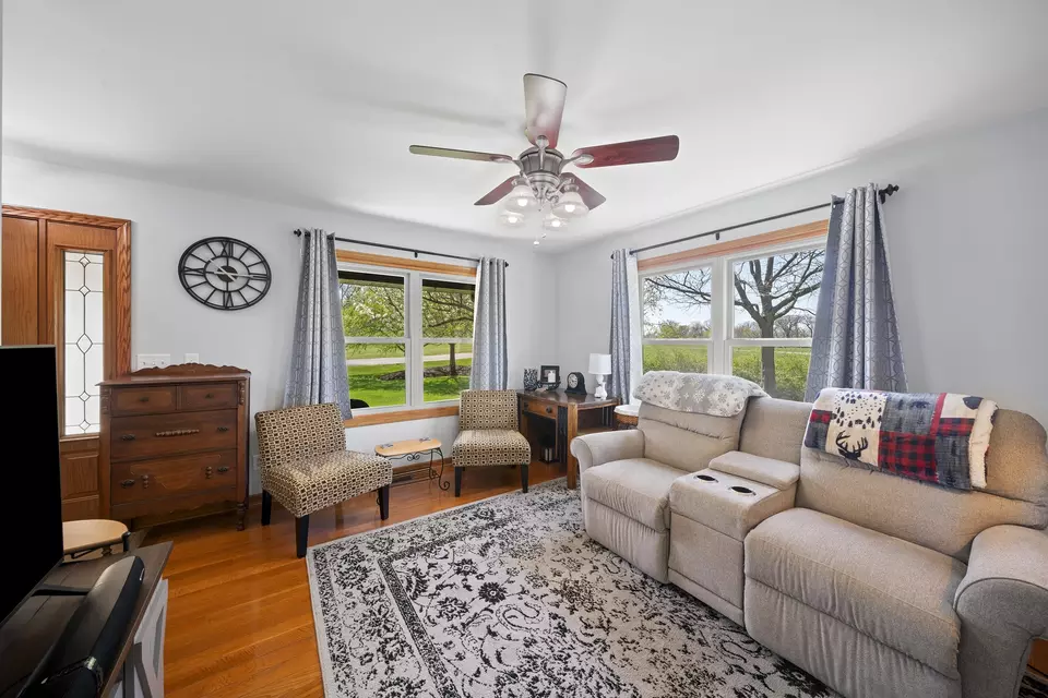Living - 309 Kurt Ln, Kirkland, IL 60146 photo 2 of 7