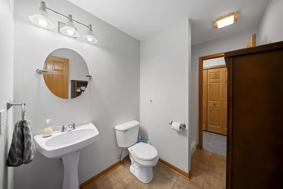 Bath - 309 Kurt Ln, Kirkland, IL 60146 photo 2 of 6