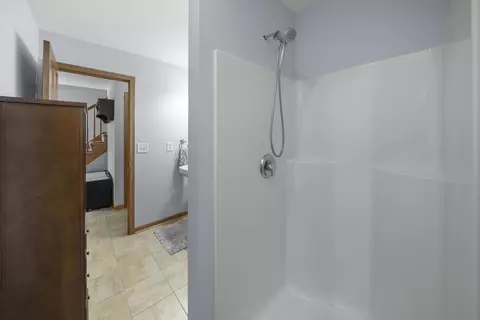 Bath - 309 Kurt Ln, Kirkland, IL 60146 photo 1 of 6