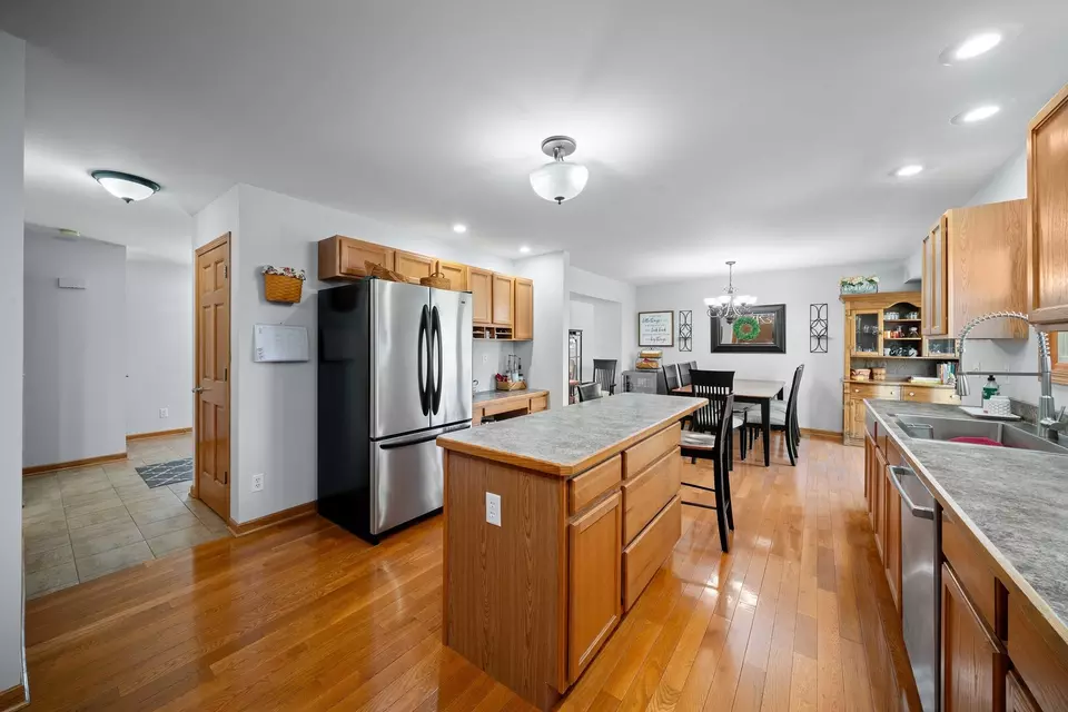 Kitchen - 309 Kurt Ln, Kirkland, IL 60146 photo 3 of 5