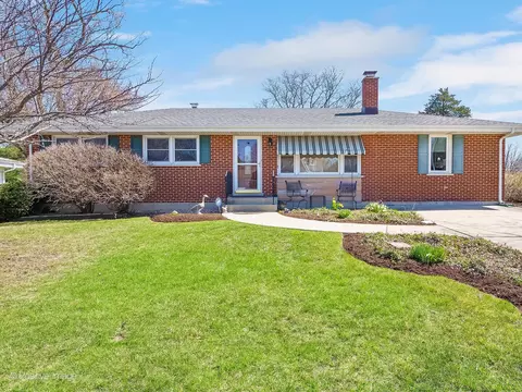 5823 Bentley Ave, Clarendon Hills, IL 60514
