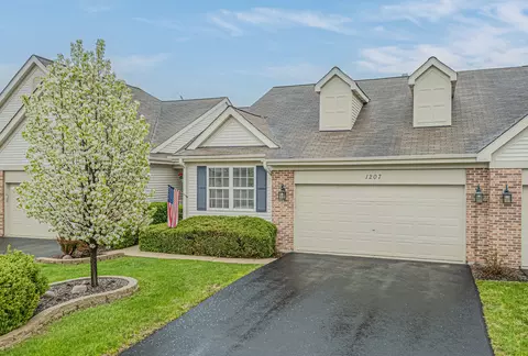 1207 E Oakwood Dr #1207, Fox Lake, IL 60020