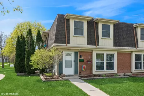 2235 Denton Ct #1, Schaumburg, IL 60194