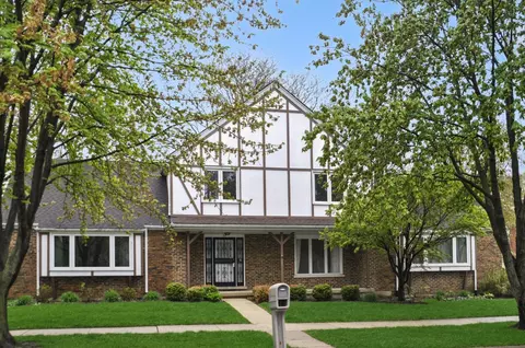 23 Westmoreland Ln, Naperville, IL 60540