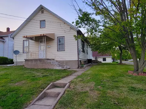 503 8th St, Peru, IL 61354