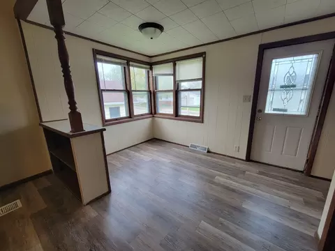 Living - 503 8th St, Peru, IL 61354 photo 3 of 3