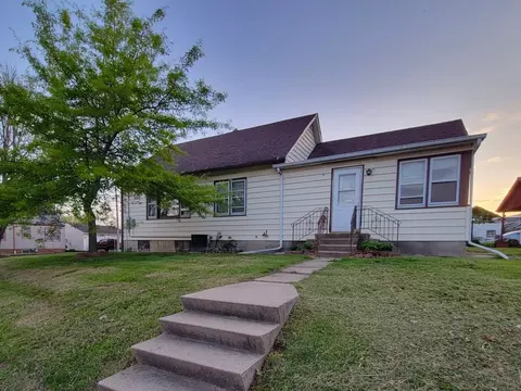 Exterior - 503 8th St, Peru, IL 61354 photo 2 of 7