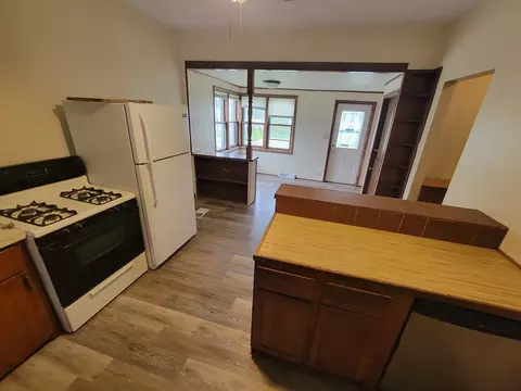 Kitchen - 503 8th St, Peru, IL 61354 photo 4 of 6