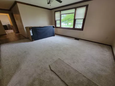 Living - 503 8th St, Peru, IL 61354 photo 2 of 3
