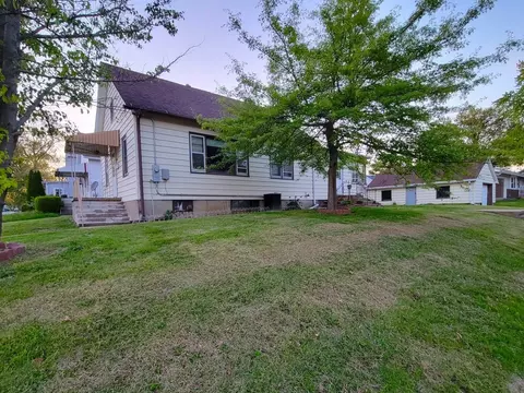 Exterior - 503 8th St, Peru, IL 61354 photo 4 of 7
